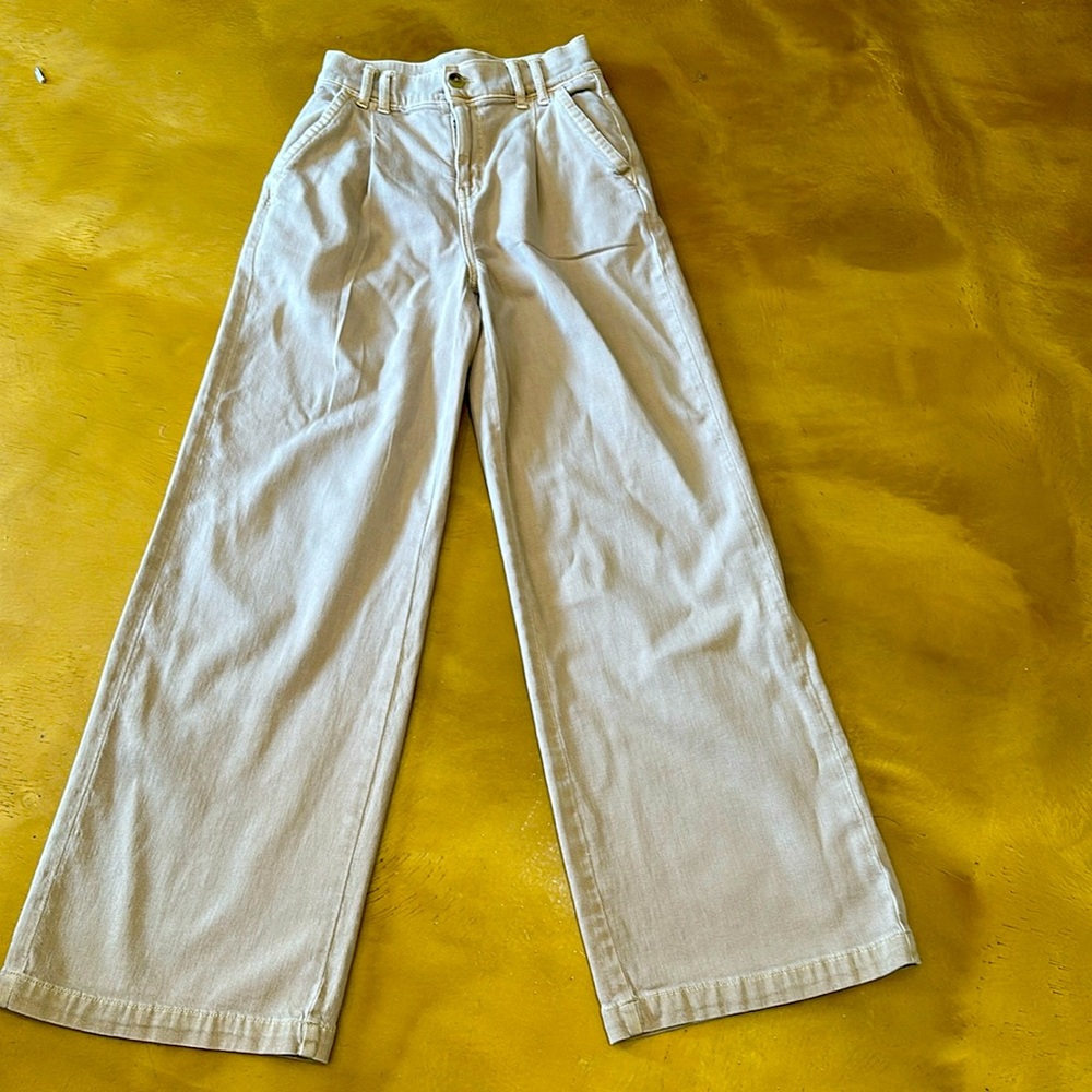AMERICAN EAGLE wide leg kaki pants, super nice and stylish. Excellent condition.